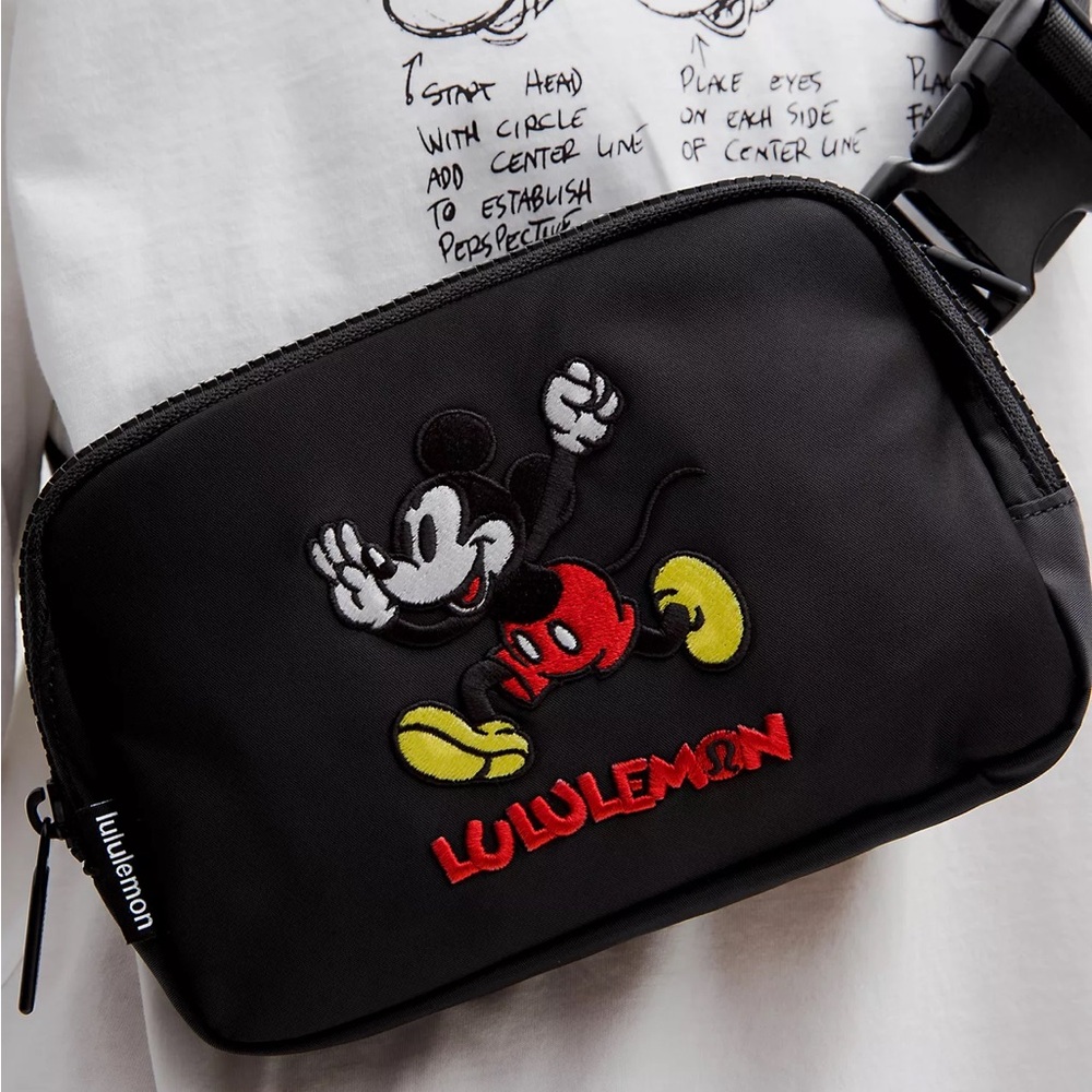 Disney x lululemon Everywhere Belt Bag 1L Mickey Mouse in Motion Graphic, NWT - Picture 7 of 8